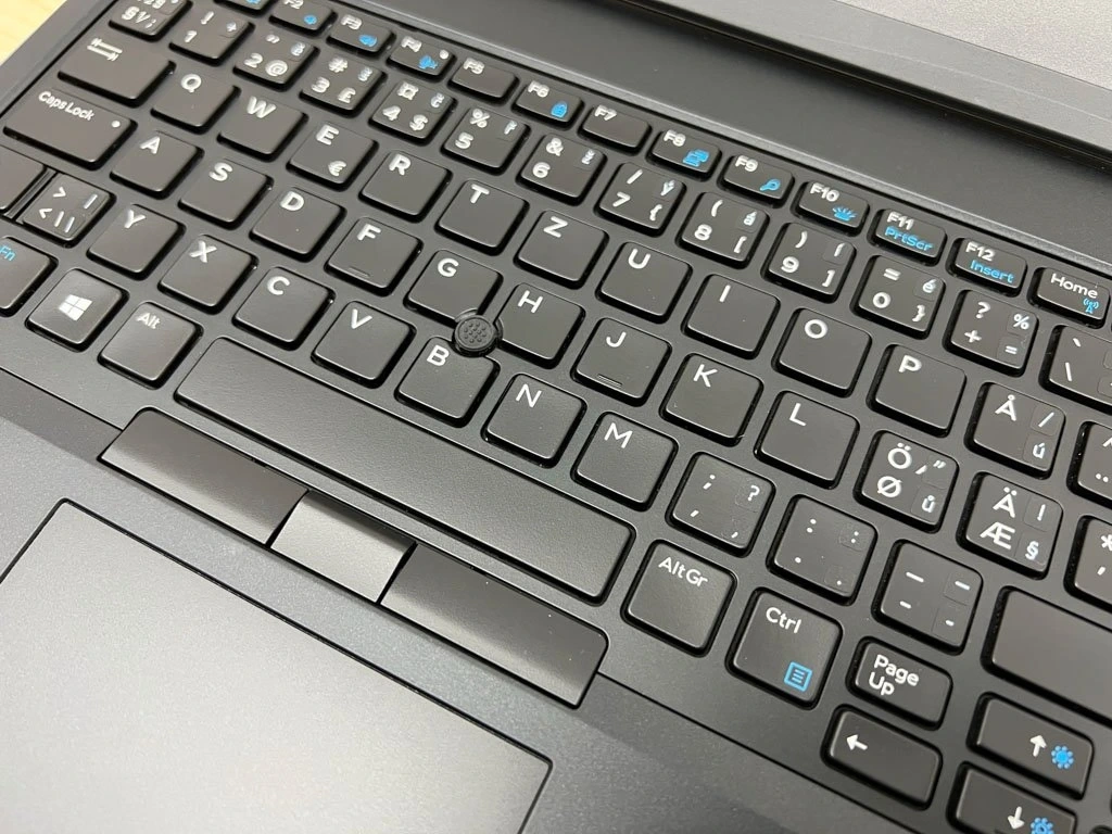 DELL Precision 7530 Workstation - 64 GB RAM - 2 TB SSD - 5