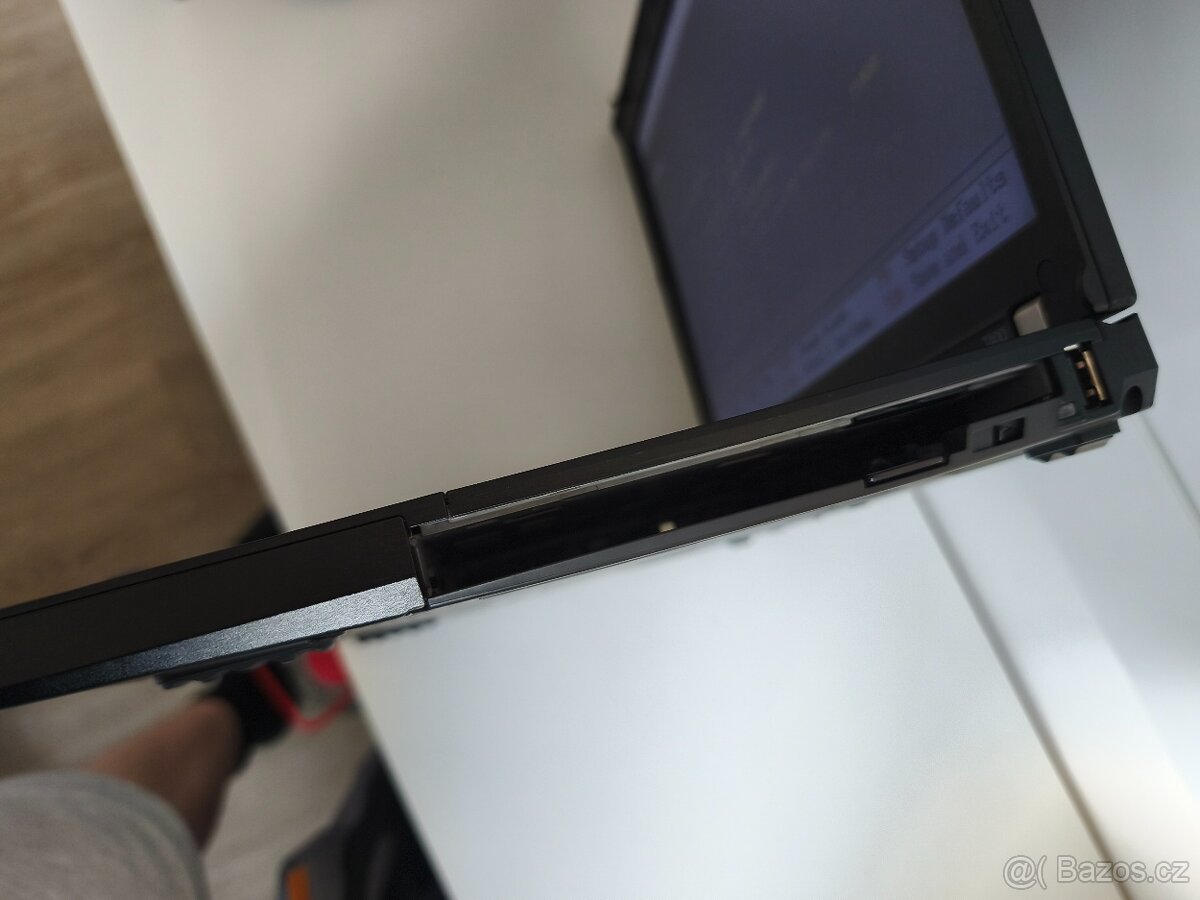 Lenovo ThinkPad T400 - 5