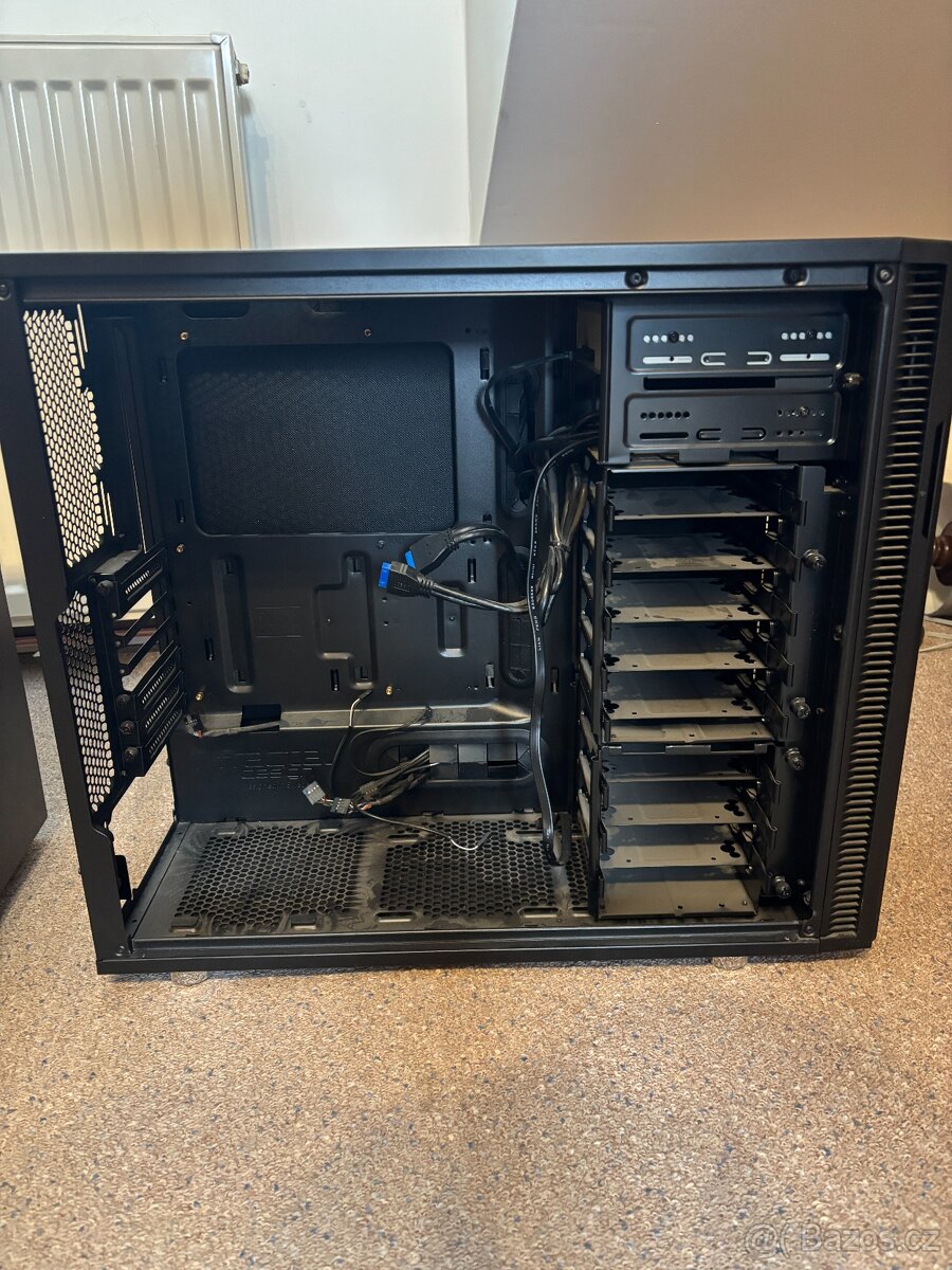 2x PC Skříň Fractal Design - 5