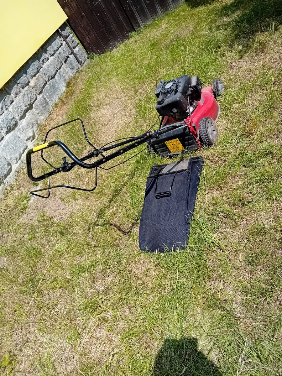 Prodám sekačku Hecht s pojezdem - 5