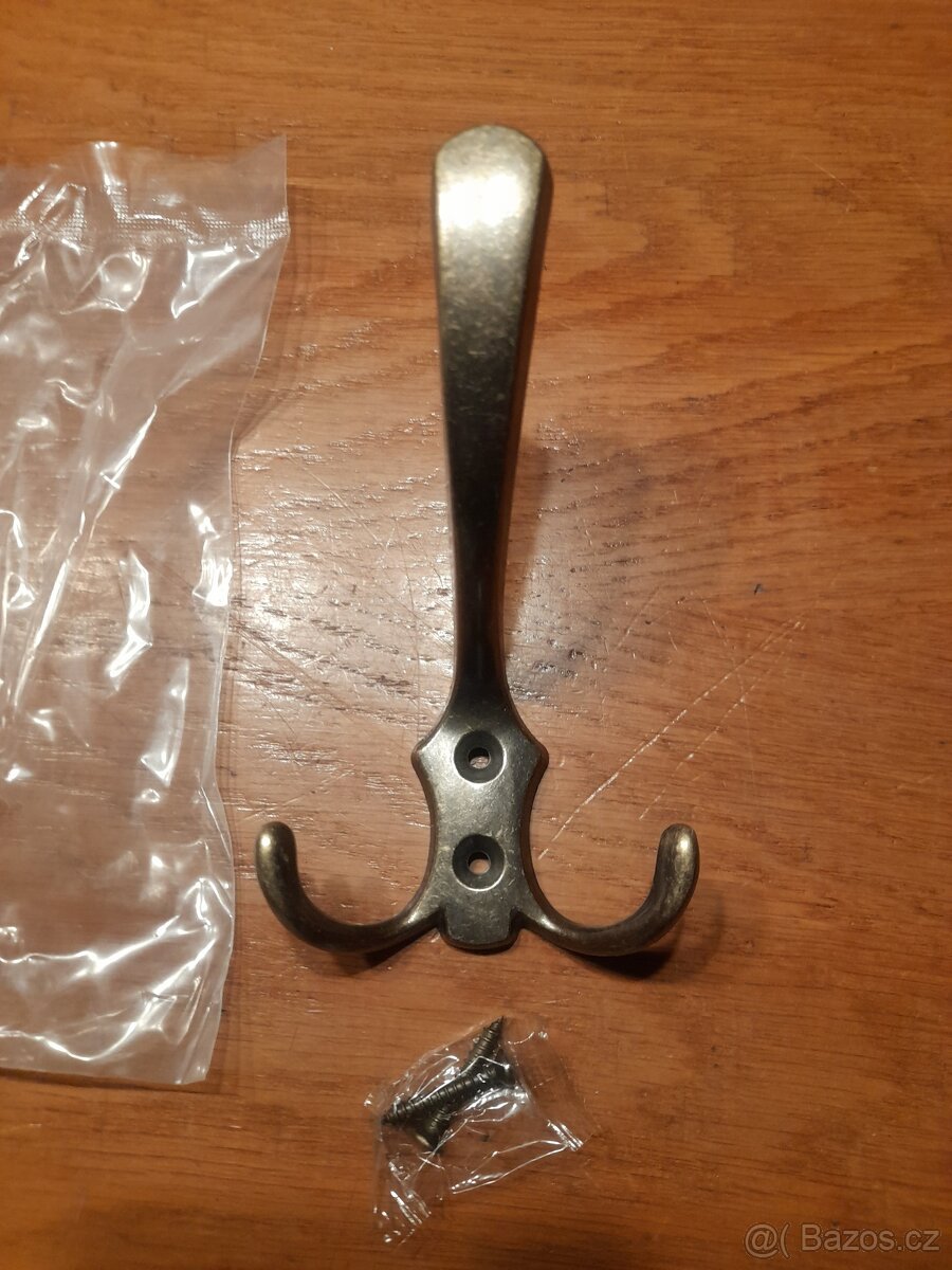 Věšák - 5