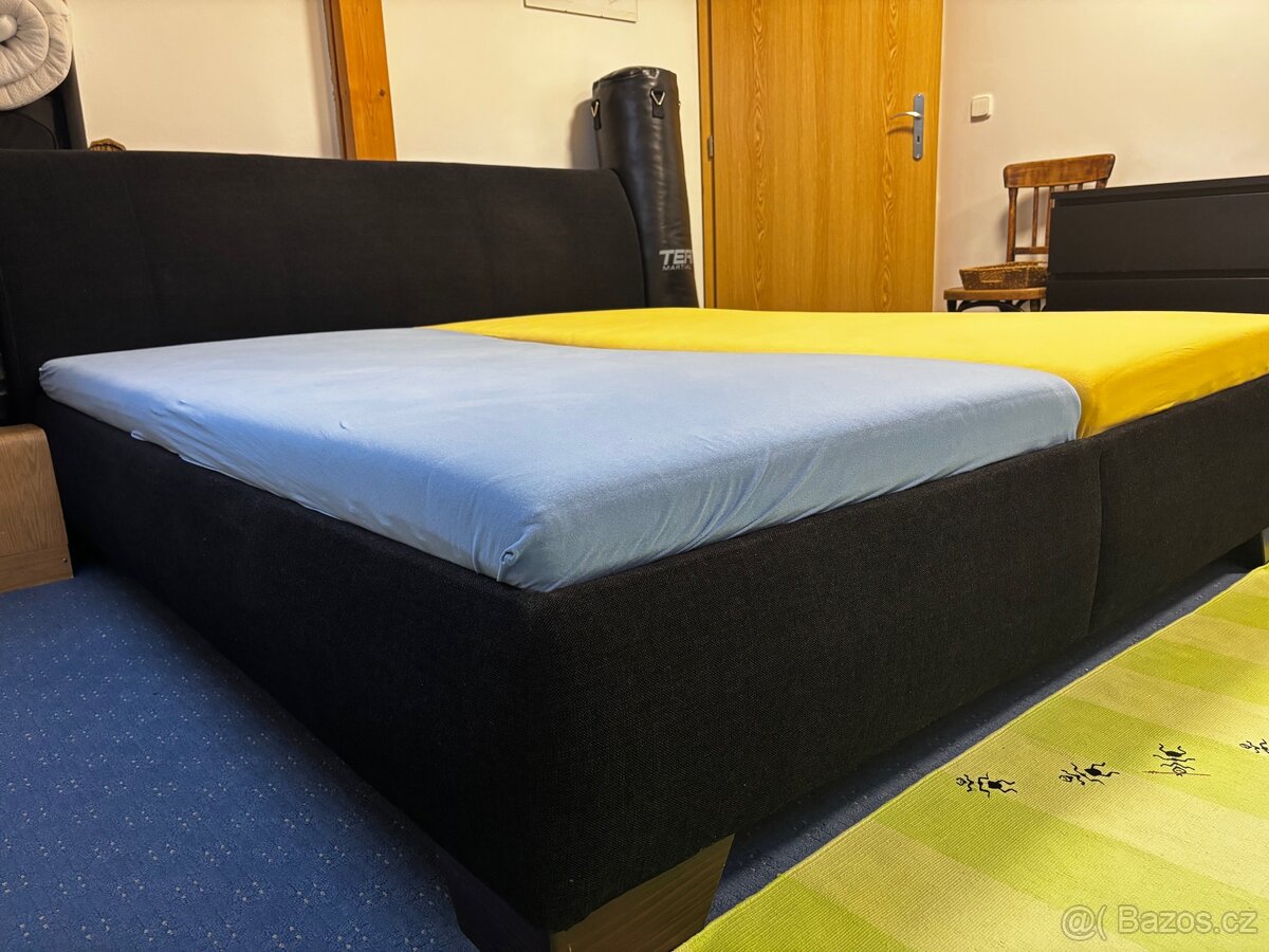 Manželská postel čalouněná - 5