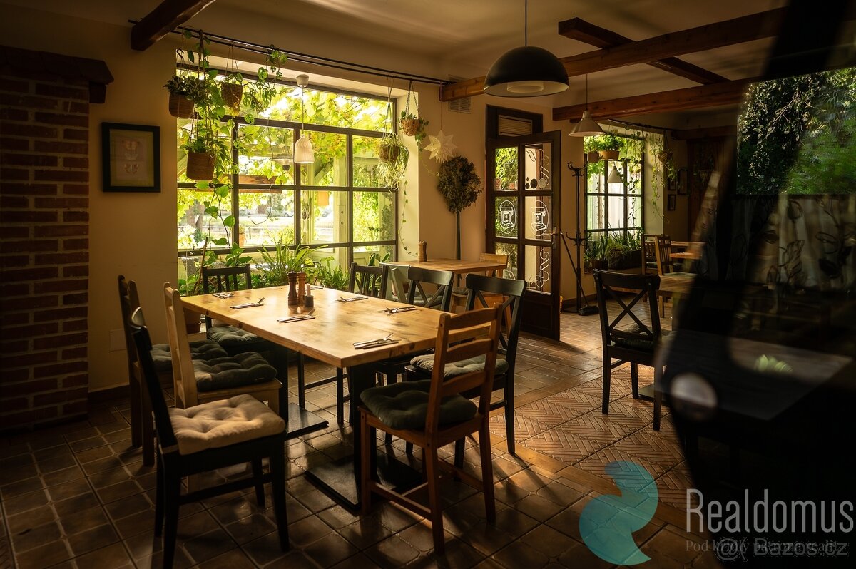 Pronájem, restaurace s ubytováním 150 m2 + 178 m2, Chvaletic - 5