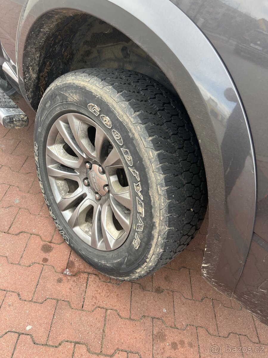 Pneu 275/60r20 114t