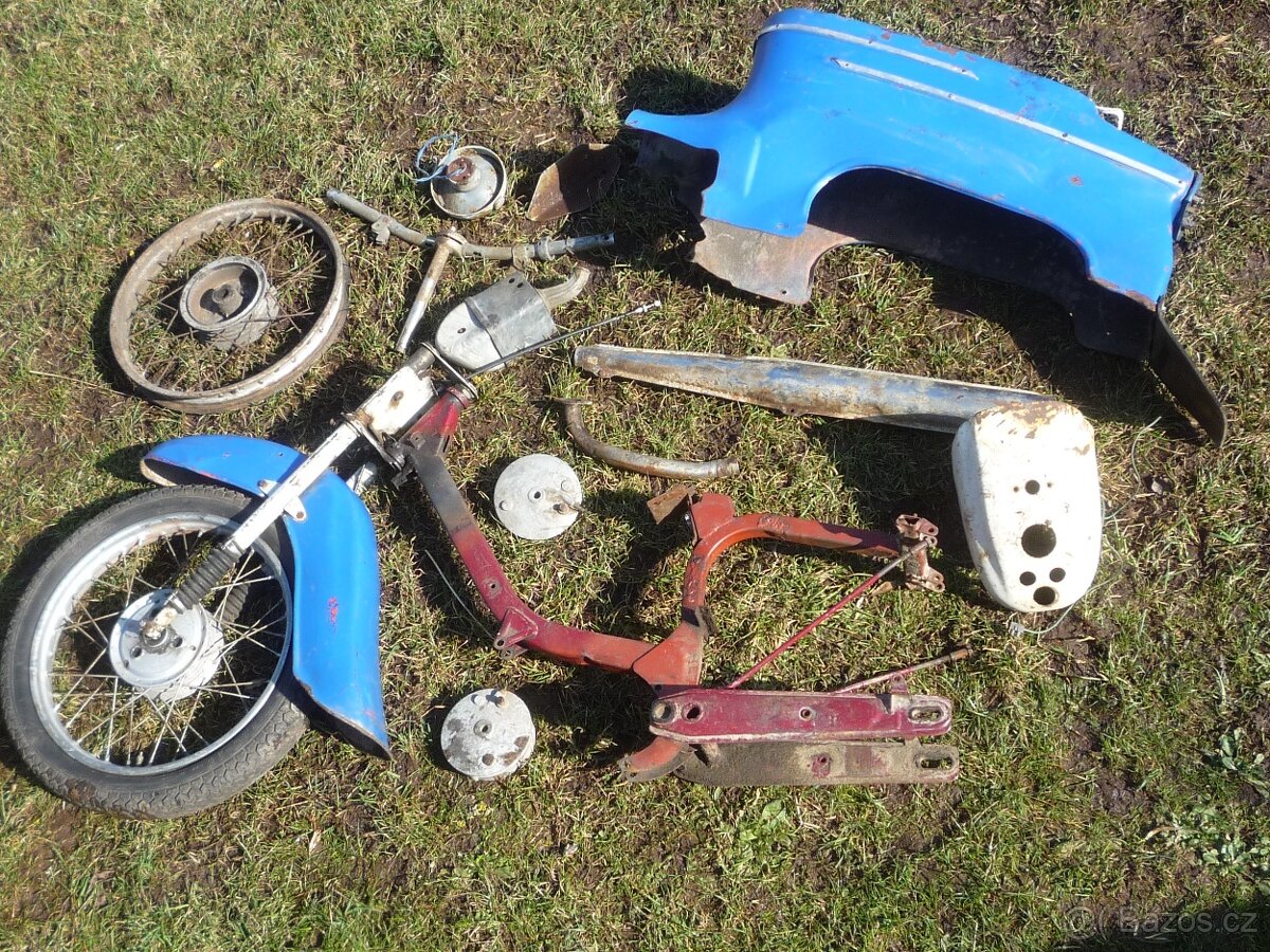 prodám náhradní díly na motorky, motor, kola, plechařina, .. - 5