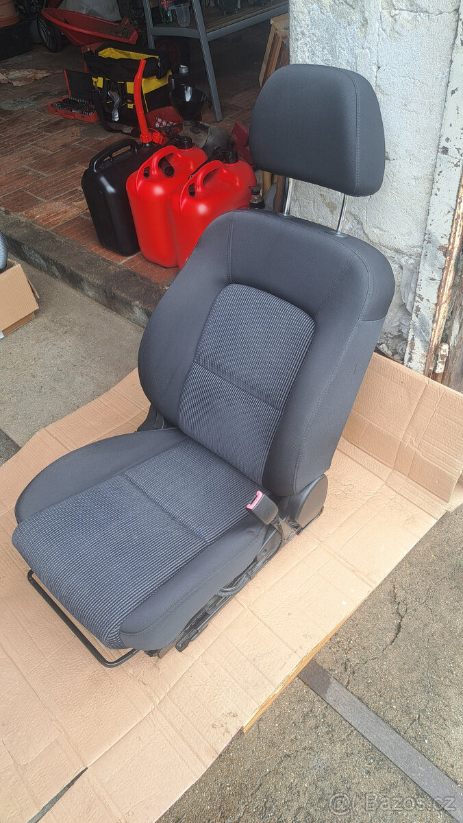 Přední sedačky ze Subaru Outback BP 2004 - 5