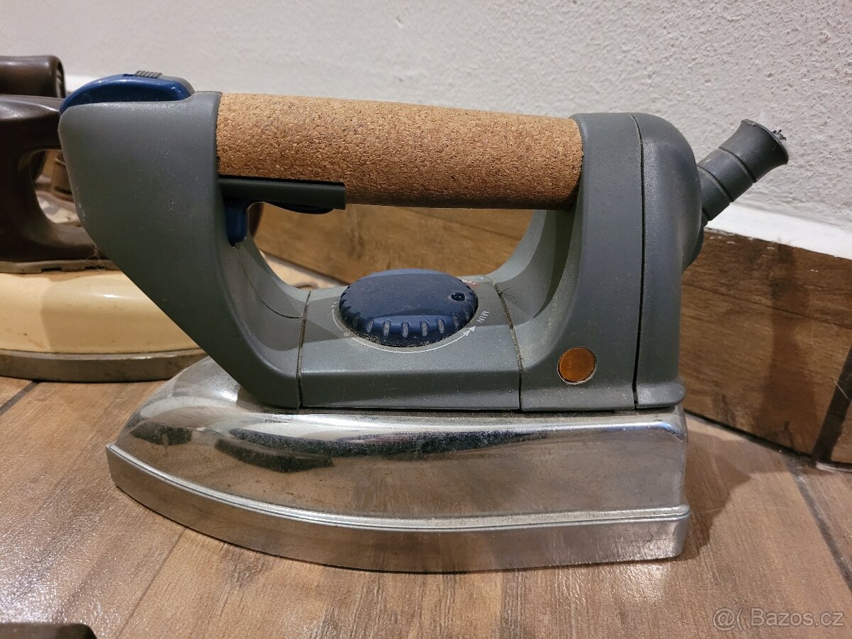 sbírka starožitných žehliček - 5