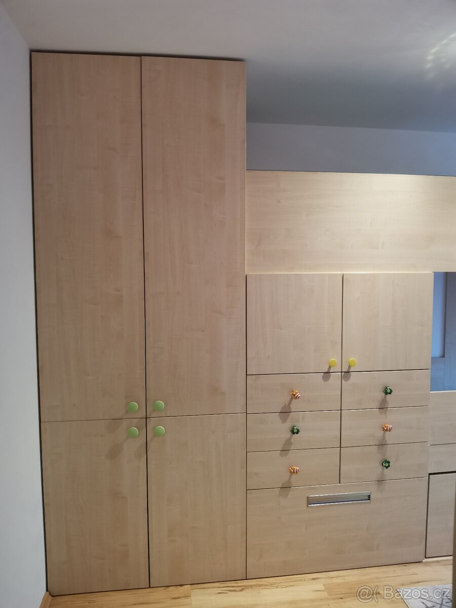 Nábytek do dětského pokoje - set skříně a palanda - 5
