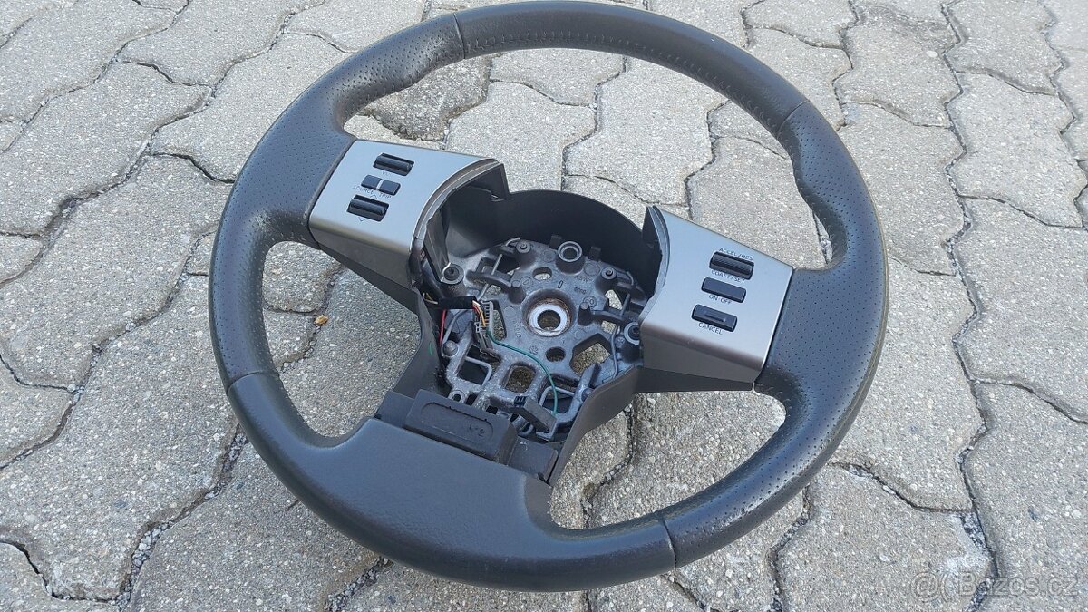 Nissan Pathfinder R51 – Volant - 5