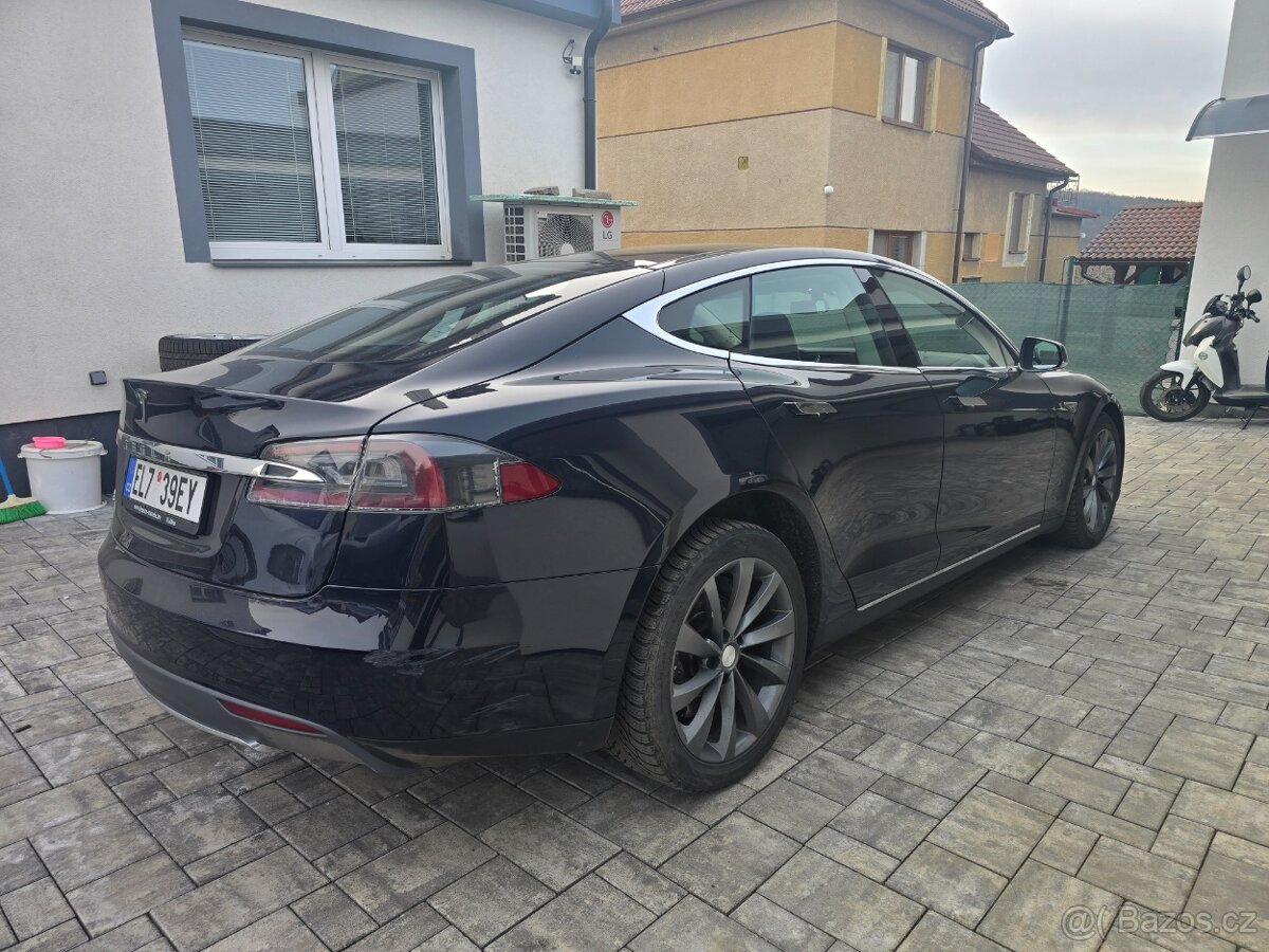 Tesla Model S 85 Free Supercharger - 5