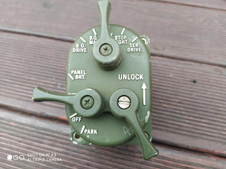 Pozice, světla, kontrolky Humvee Hummer H1