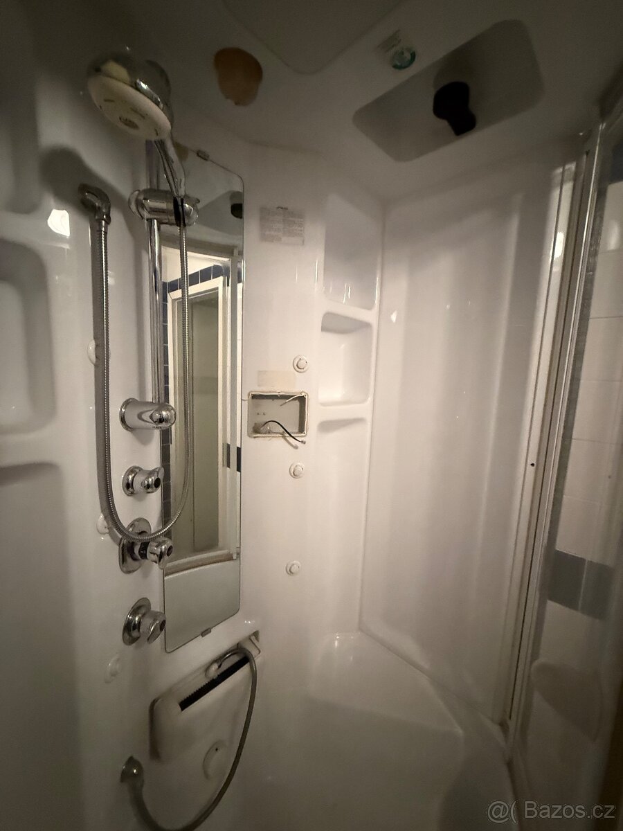 Sprchový kout s uzavřenou jednotkou pro sprchování - 5