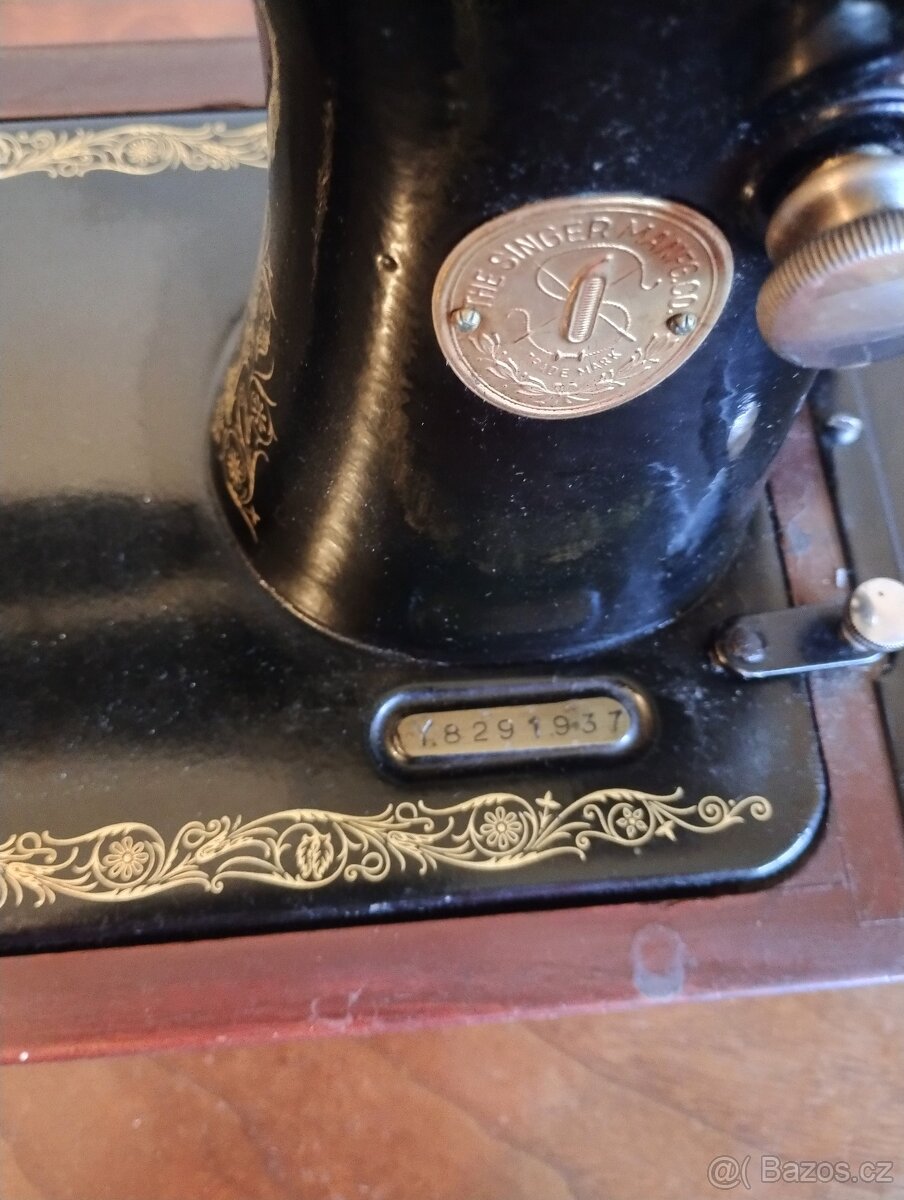 historický eletrický šicí stroj - 5