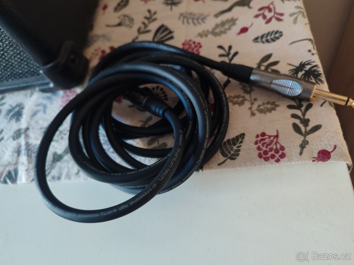 Prodám kytarové kombo Line 6 Spider IV 15 - 5