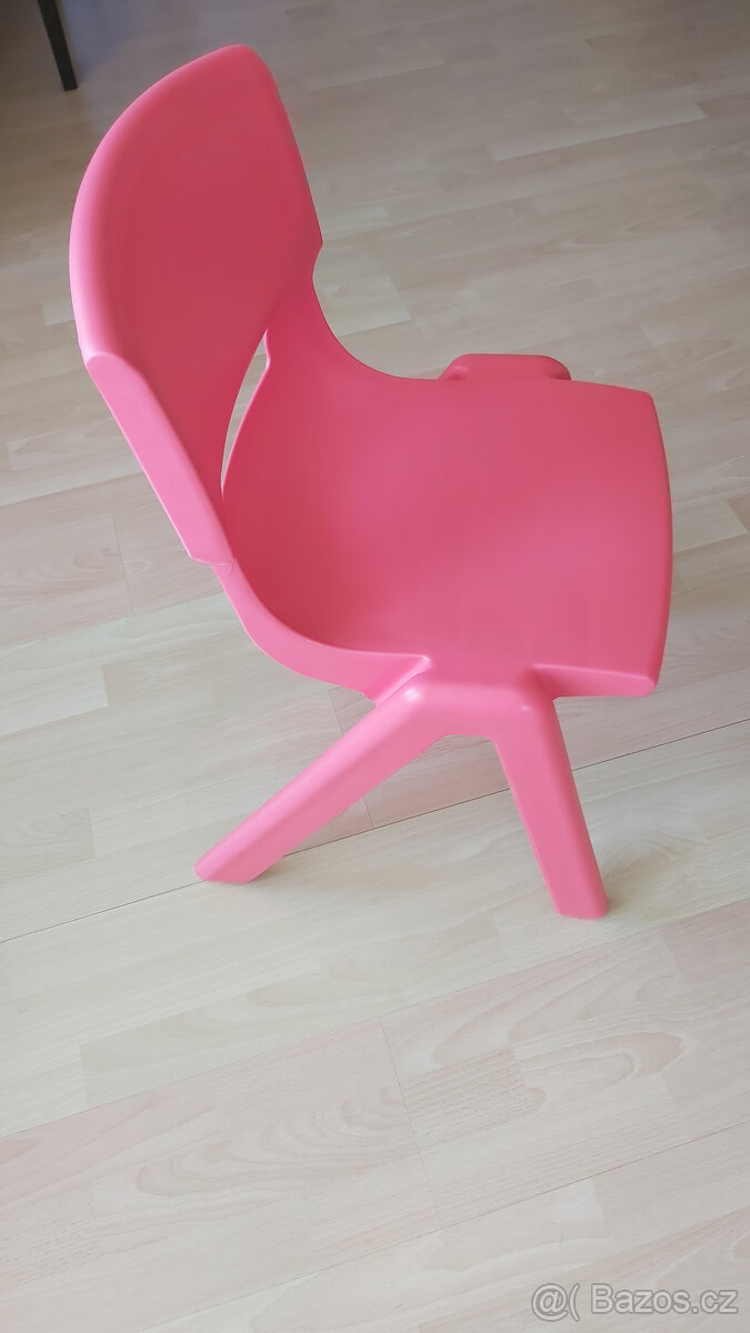 Dětský stůl a čtyři židle - 5