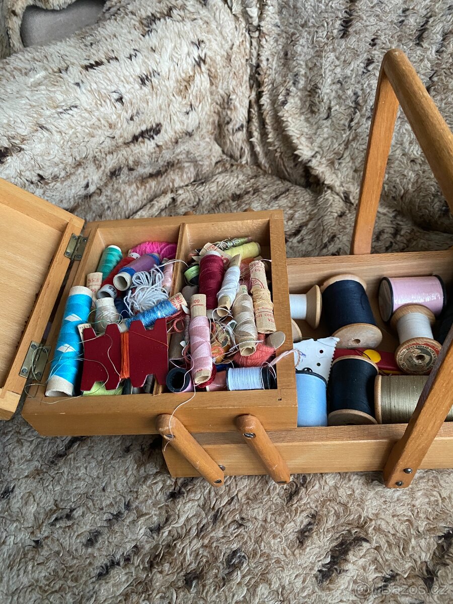 Dřevěná kazeta na šití - 5