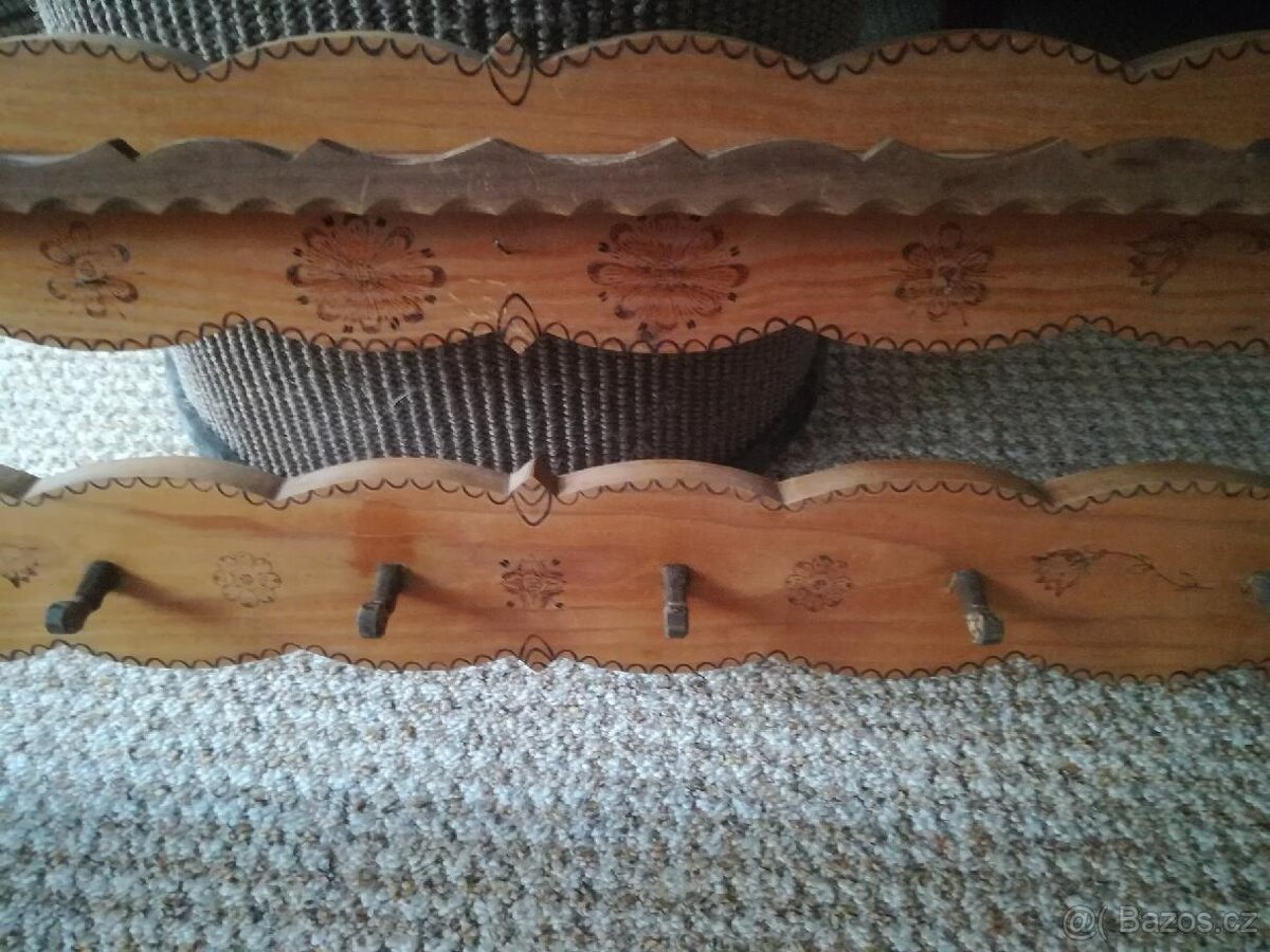 Polička vyřezávaná velká - 5