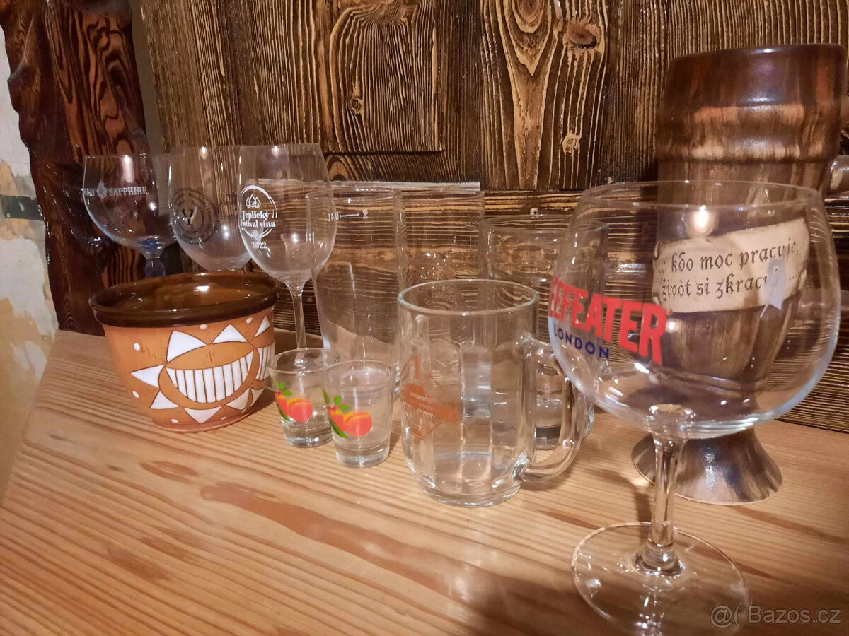 Skleničky různé, misky, sítko - 5