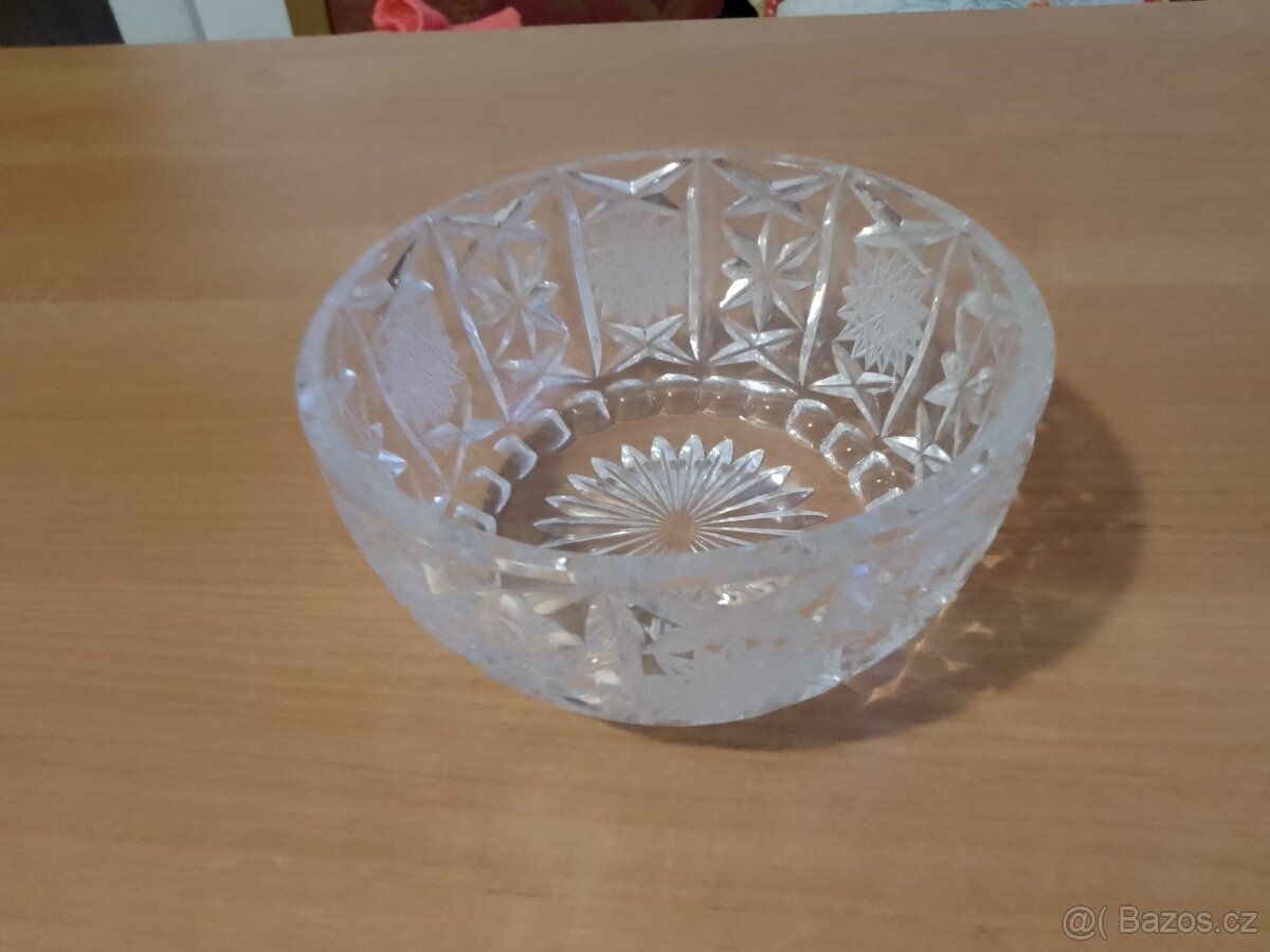 Krásná broušená skleněná dóza - 5