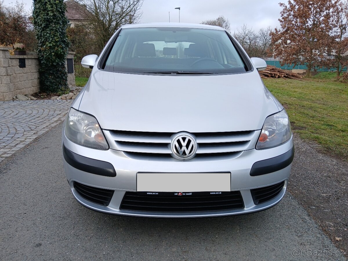 KRÁSNÝ GOLF PLUS 1.6 BENZÍN 1.MAJITELKA ZÁRUKA KM - 5