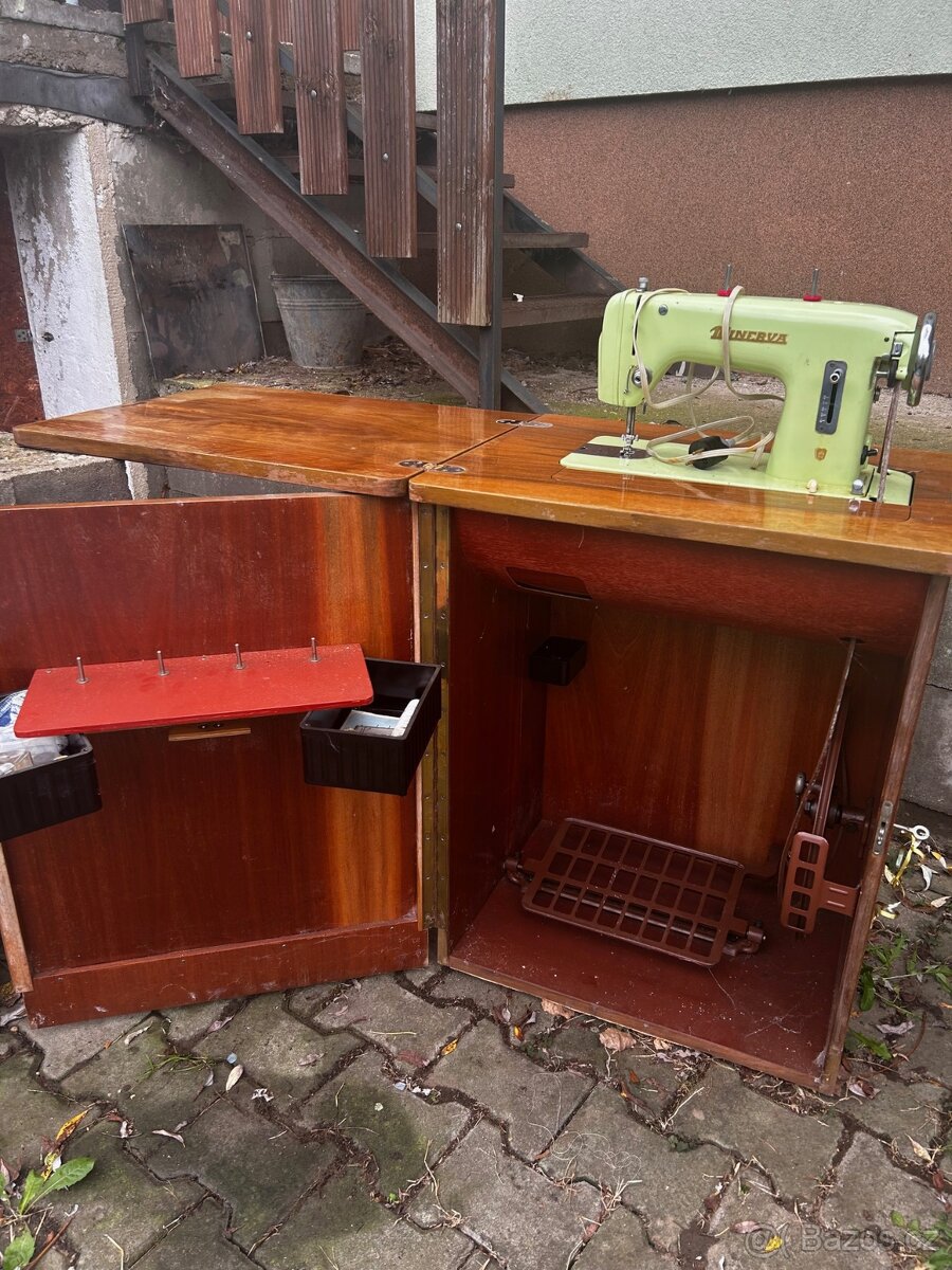 šicí stroj skřínový šlapací i na elektřinu Minerva - 5