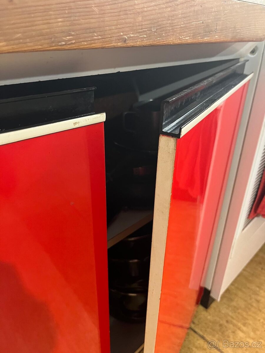 Kuchyňská linka červený lesk - 5