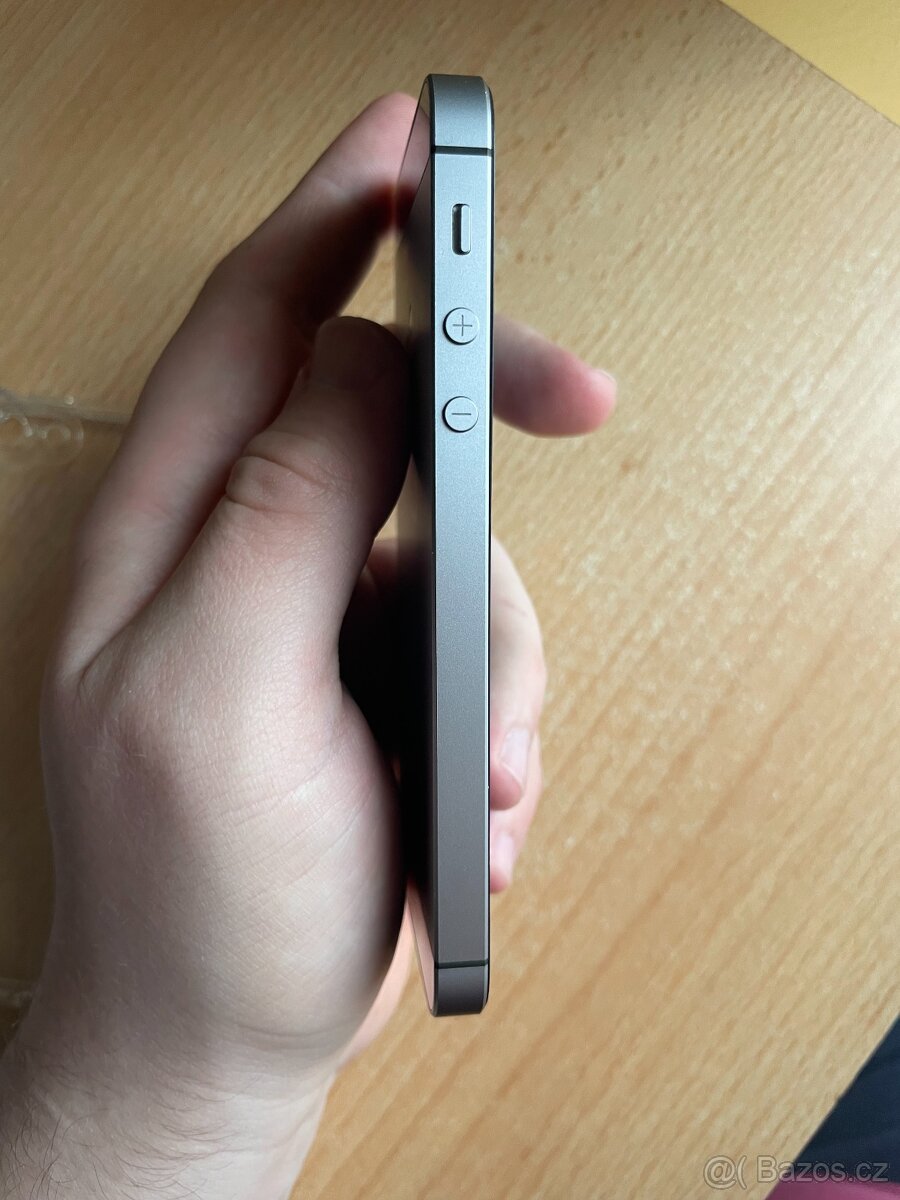 iPhone SE (2016) 32GB - Space Gray - Nová baterie a LCD - 5