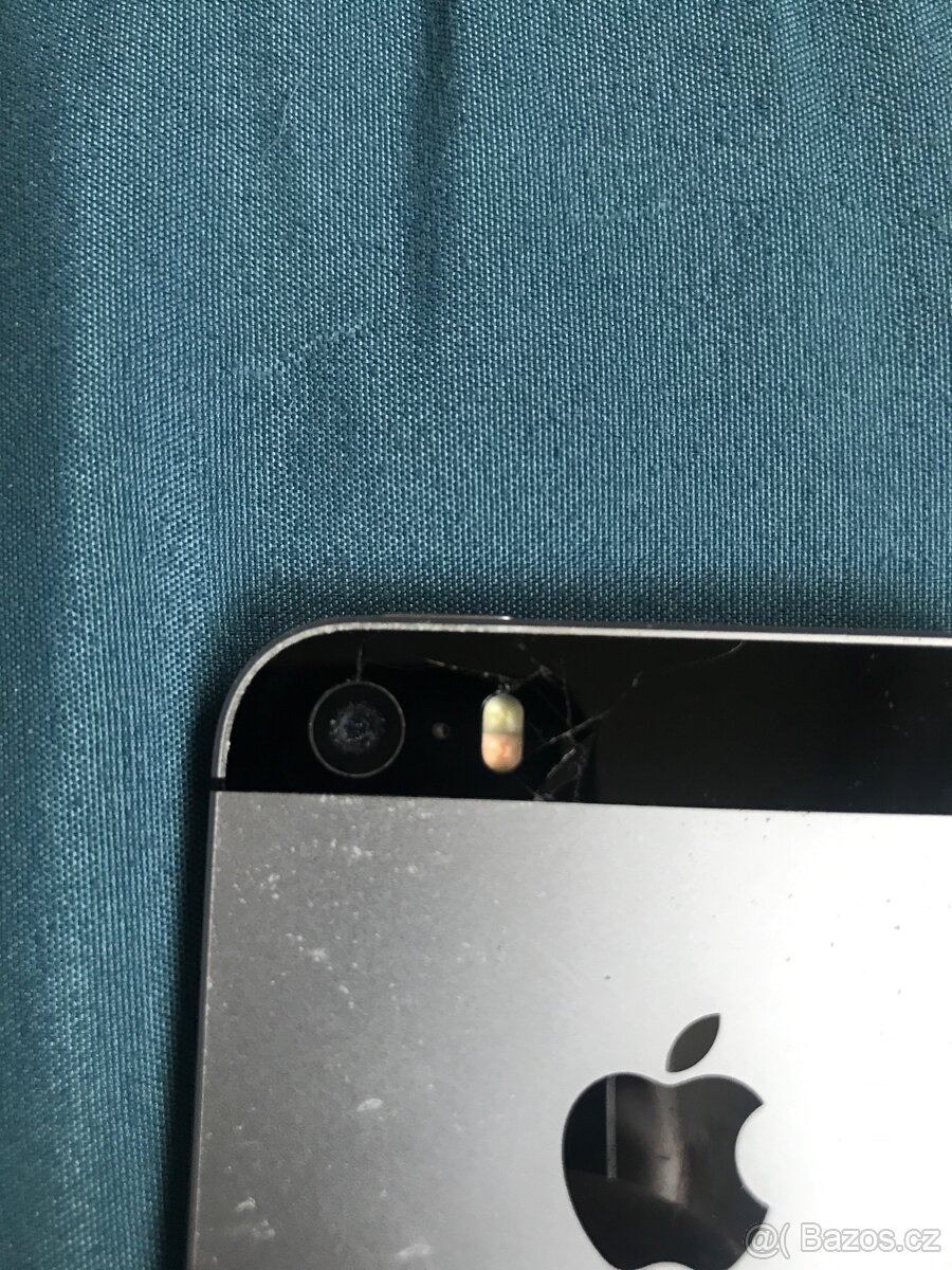 Apple iPhone SE 16GB ( 2016) první generace - 5
