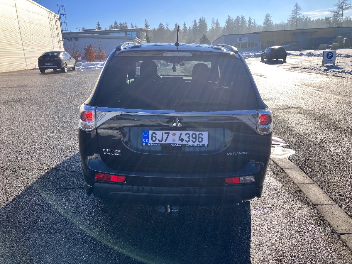 Mitsubishi Outlander 3 2.2 Di-D 4x4 tažné - 5