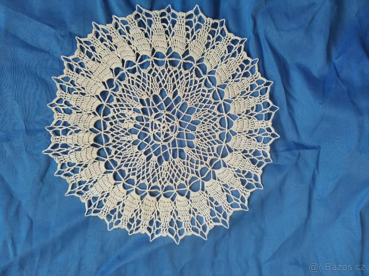 Ručně háčkované bavlněné naškrobené dečky 35 - 38 cm - 5