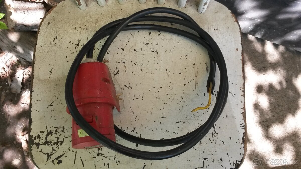 Zásuvka 380V s kabelem - 5