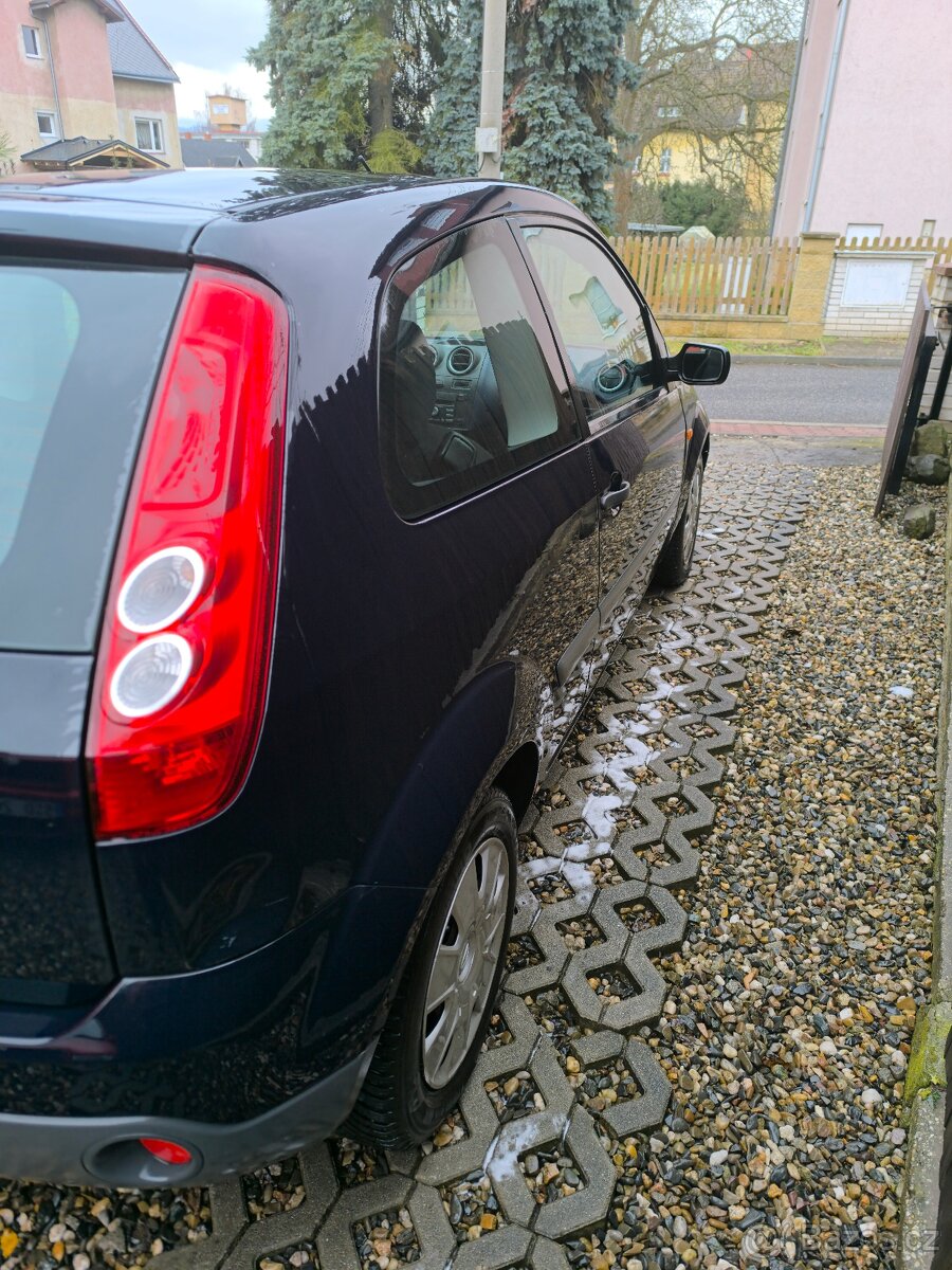 Prodám Ford Fiesta 1.3 44kw rok 2006 - 5