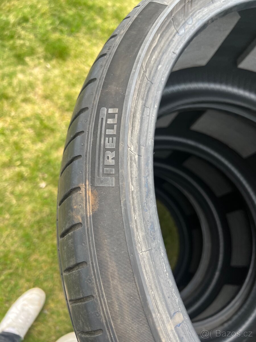 Pirelli 285/30 r22 - 5