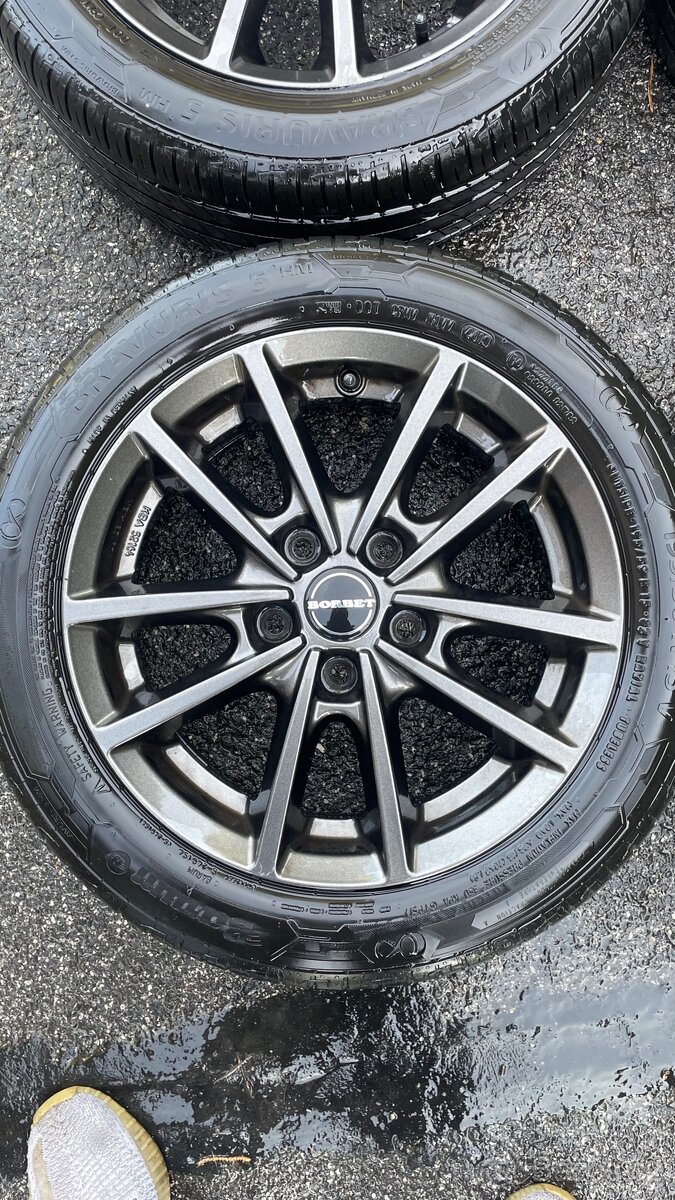 Prodám alu kola Borbet 15” s pneu Barum Bravuris - 5