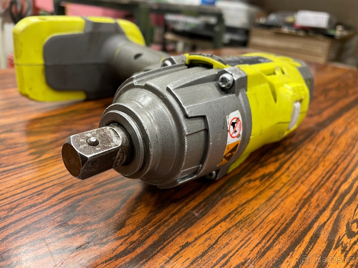 Rázový utahovak Ryobi R18Wi3 - 5