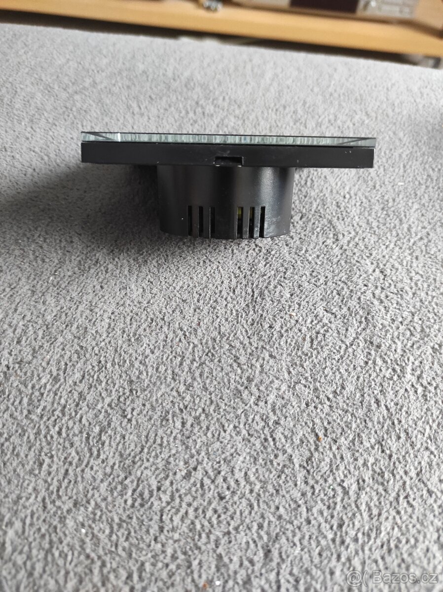 Prodám smart wifi spínač na světlo a stropní ventilátor - 5