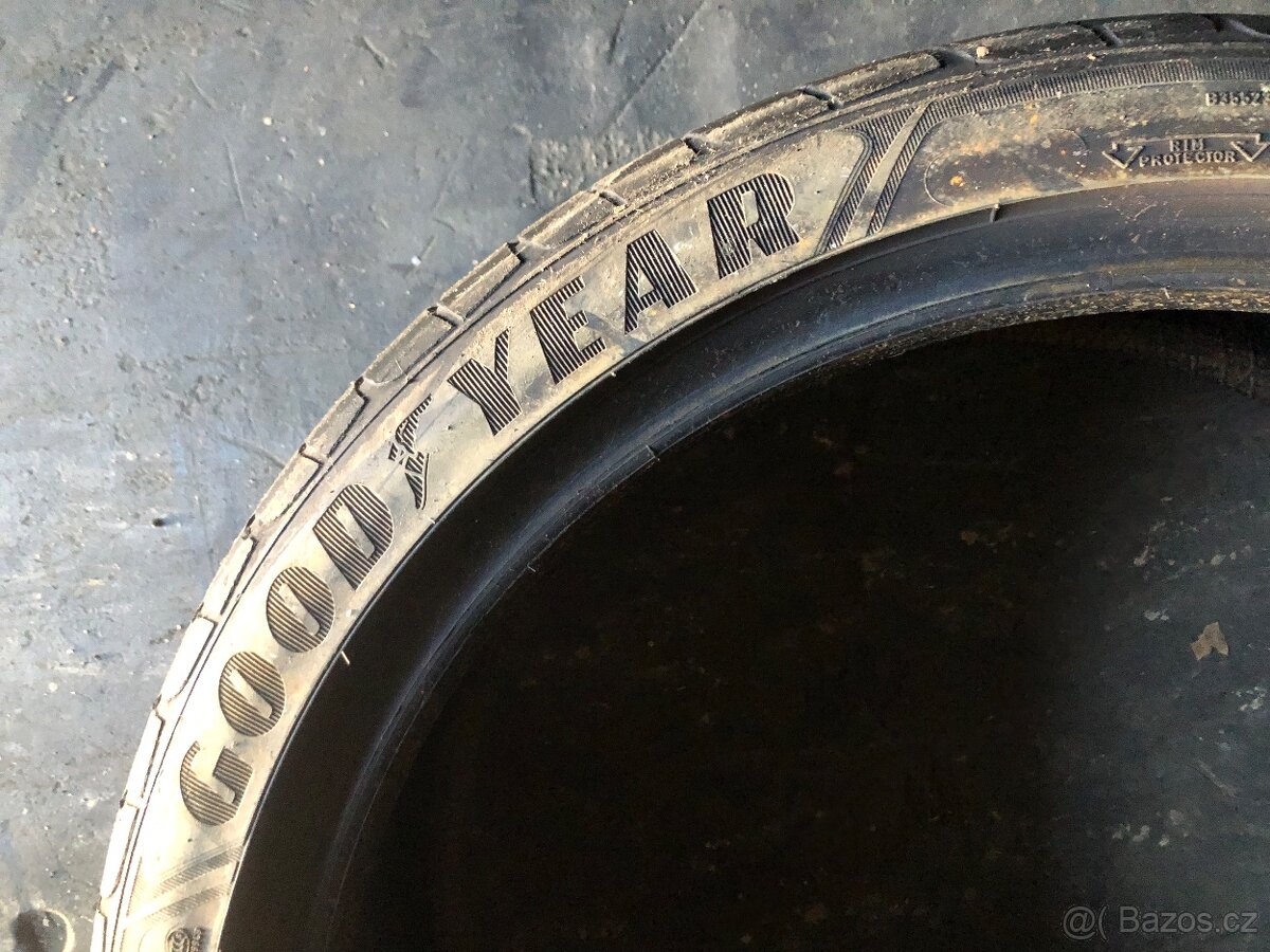 225/40/19 prodám 2 ks letních pneu - 5