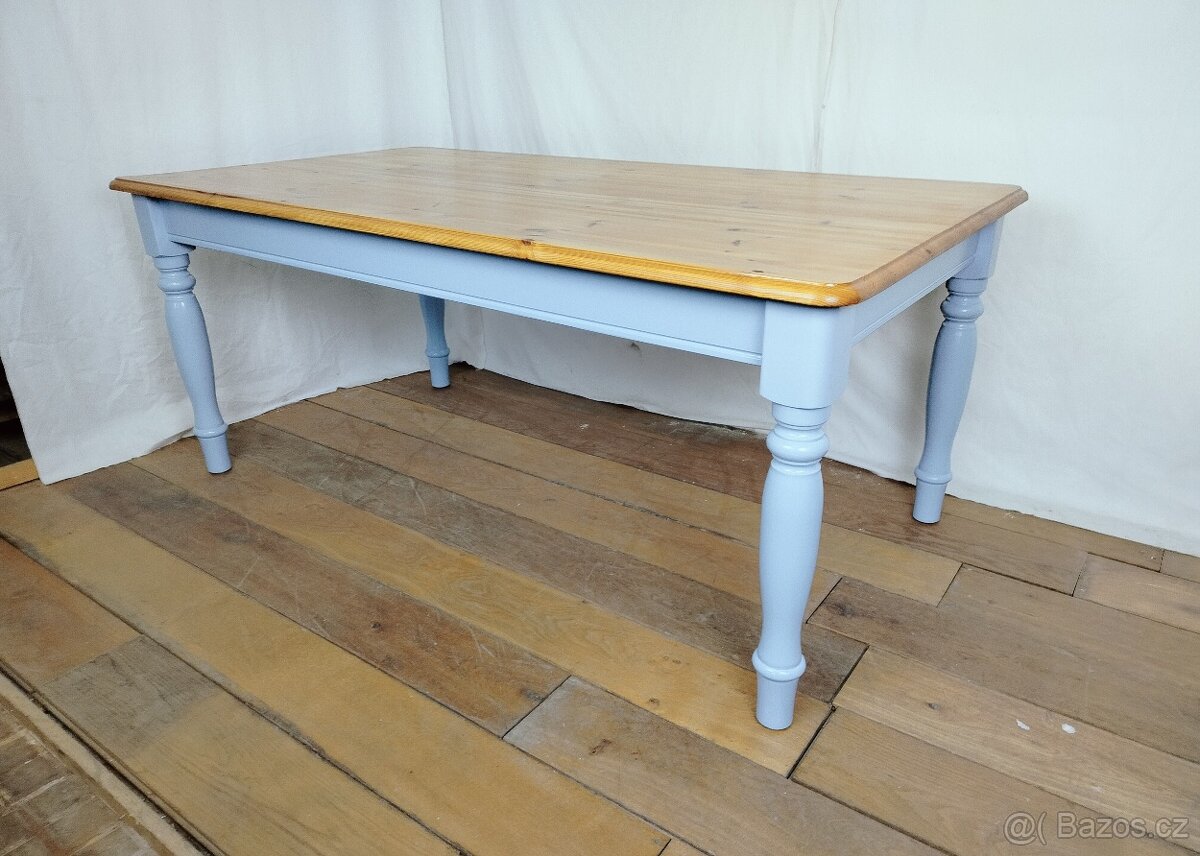 Dřevěný jídelní stůl - 5