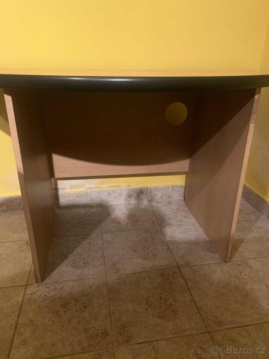 Půlkruhový psací / konferenční stůl – Olomouc - 5