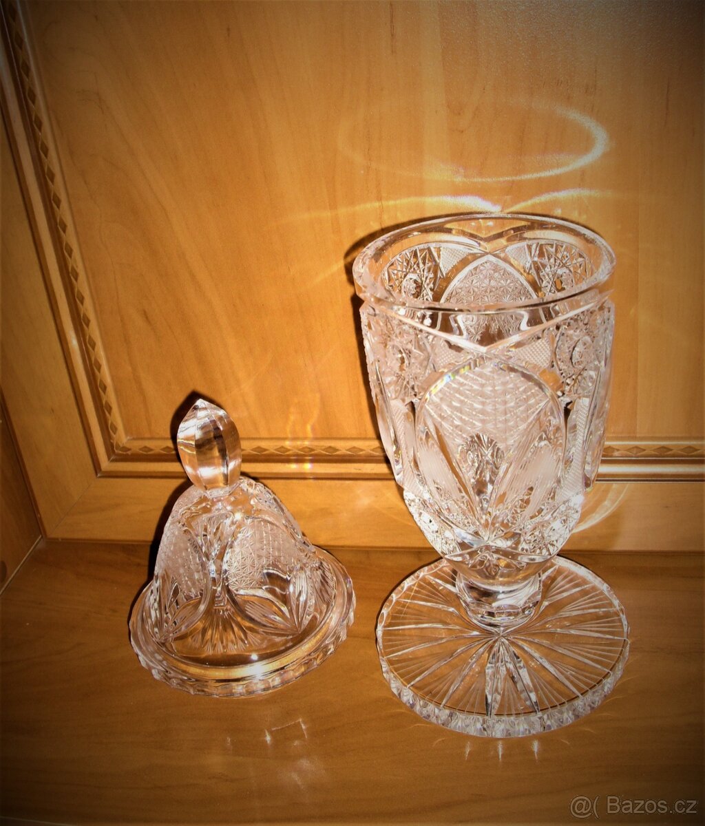 Broušený pohár s poklopem - 5