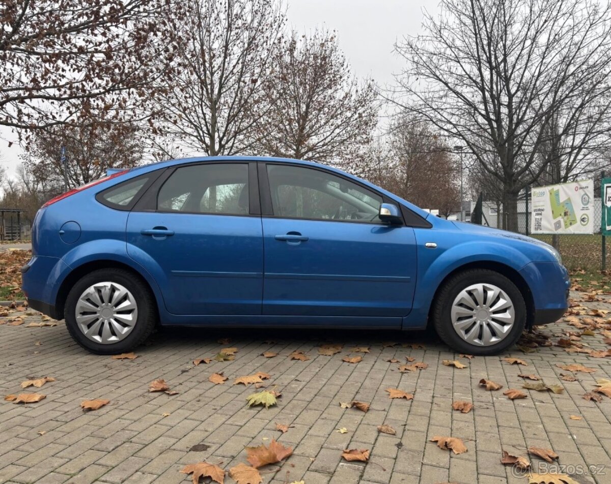 FORD FOCUS 2.0 107 KW GHIA - BENZÍN - 5