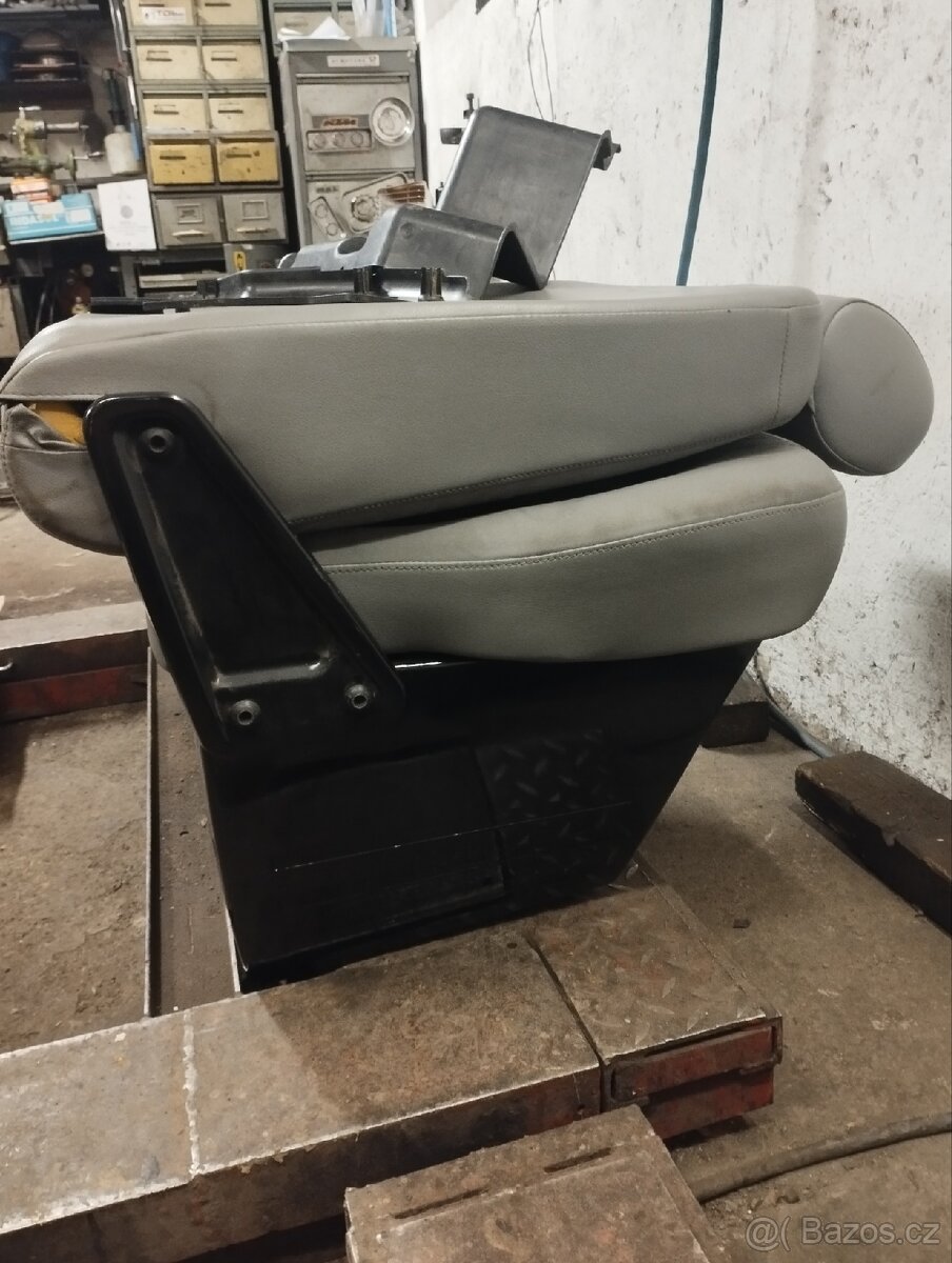 Prodám dvojsedačku VW transportér t5 - 5