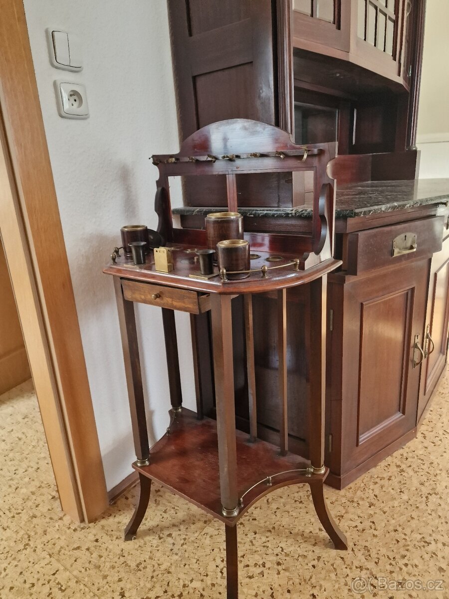 Starožitný nábytek - 5