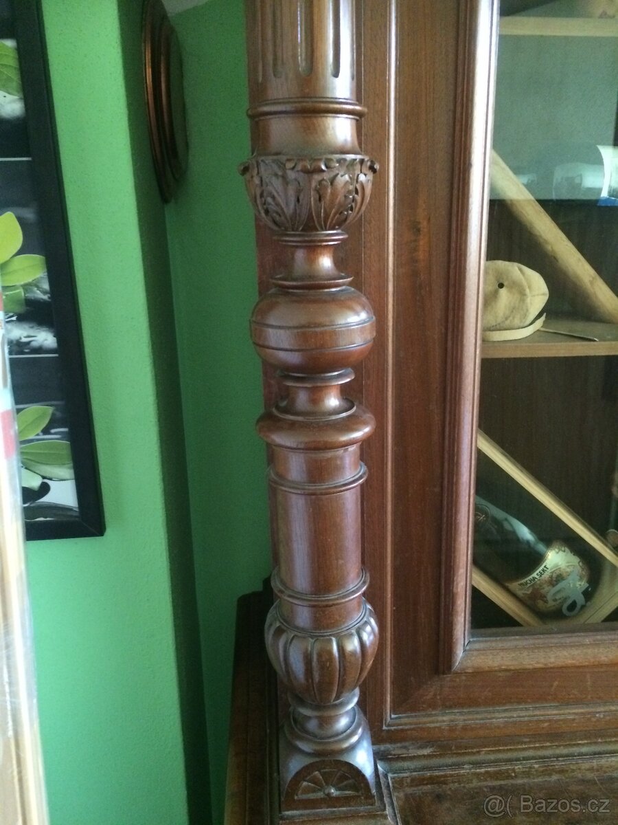 Starý zdobený příborník z masivu - 5