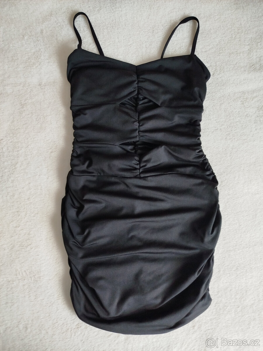 černé šaty s otvory - 5