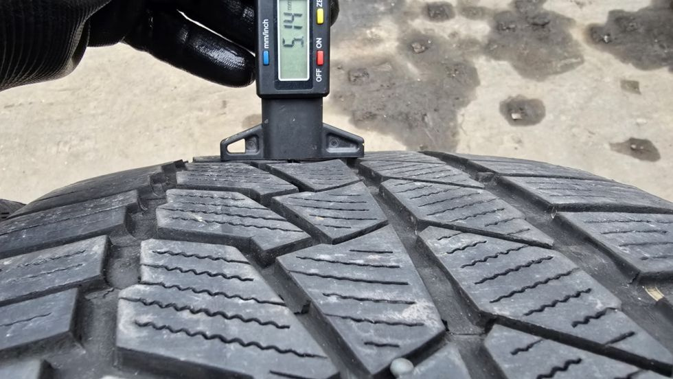 Zimní pneu 255/40/20 Continental - 5