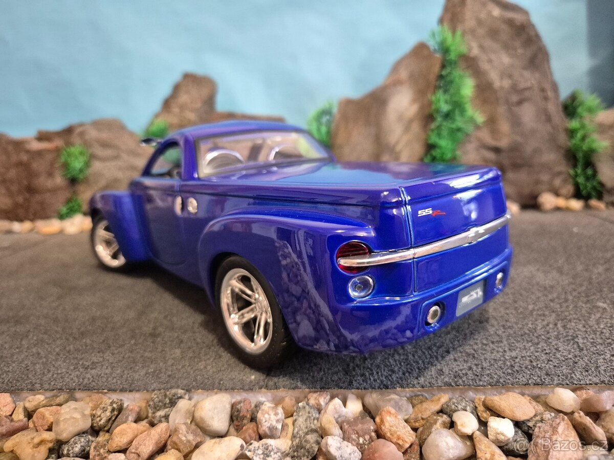 Prodám model 1:18 chevrolet SSR - 5
