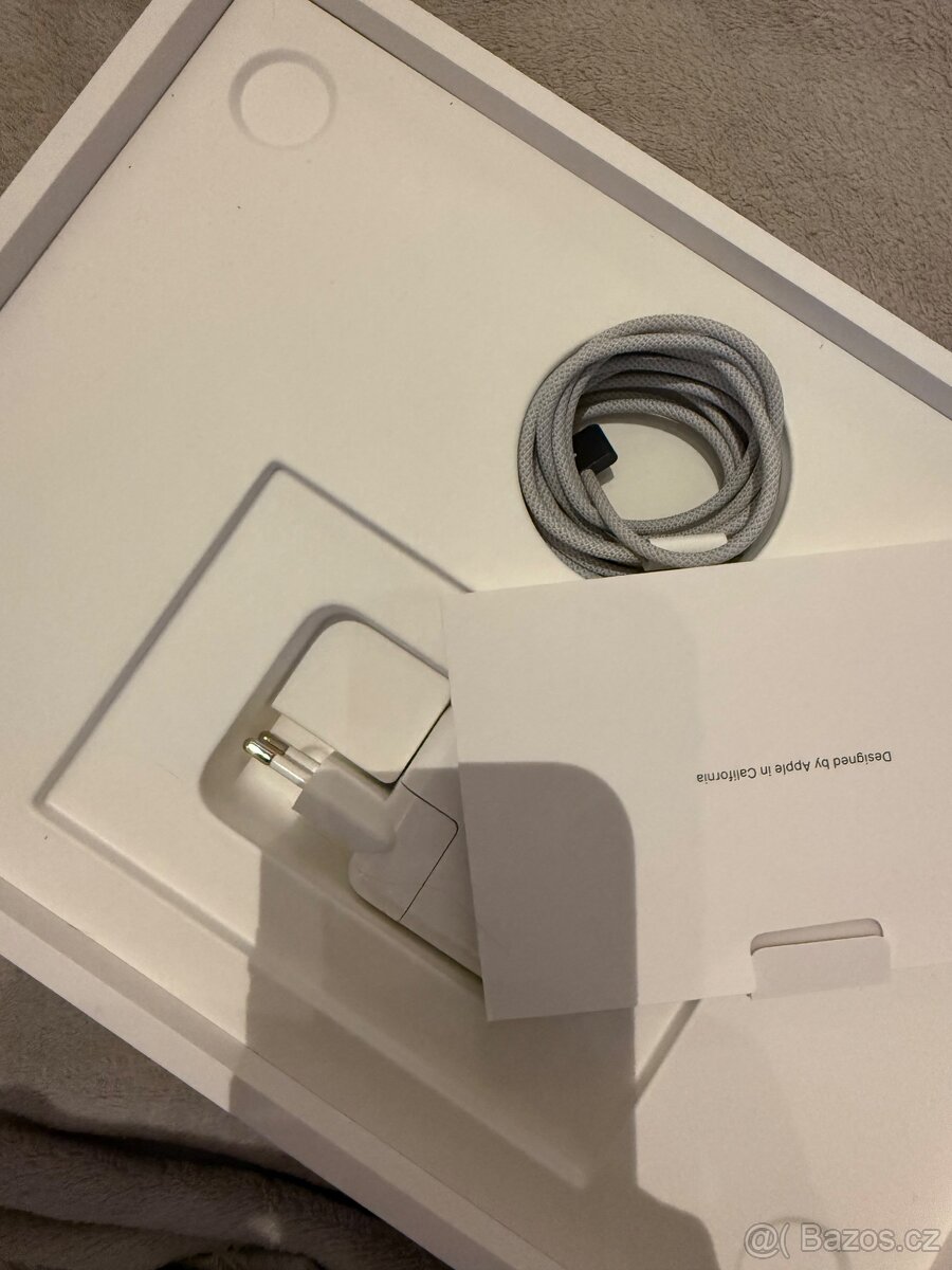 Apple MacBook Air 13” M3 - 5