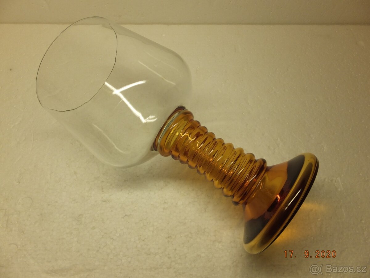 Obrovská ambrová číše, brus hrdla, obsah 1060 ml. - 5