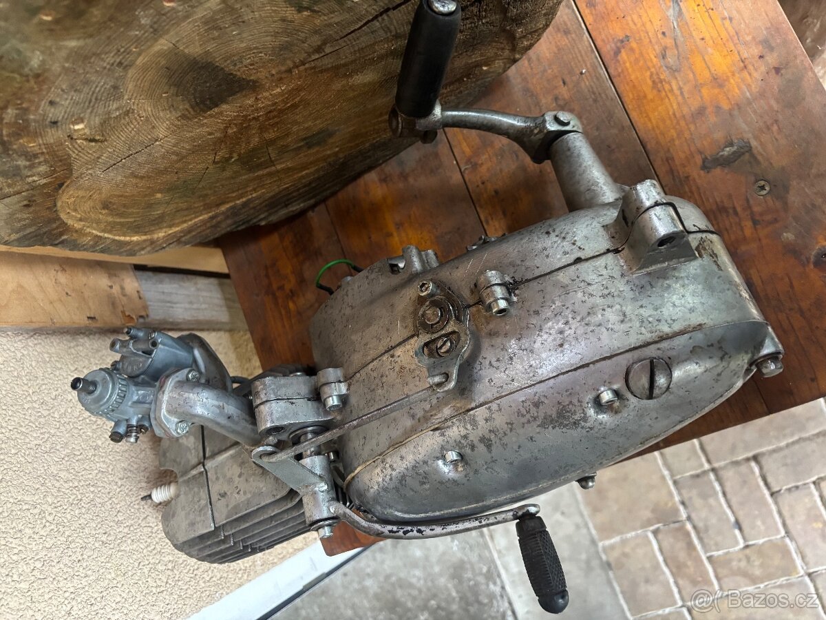 Motor Jawa Pionyr - 5